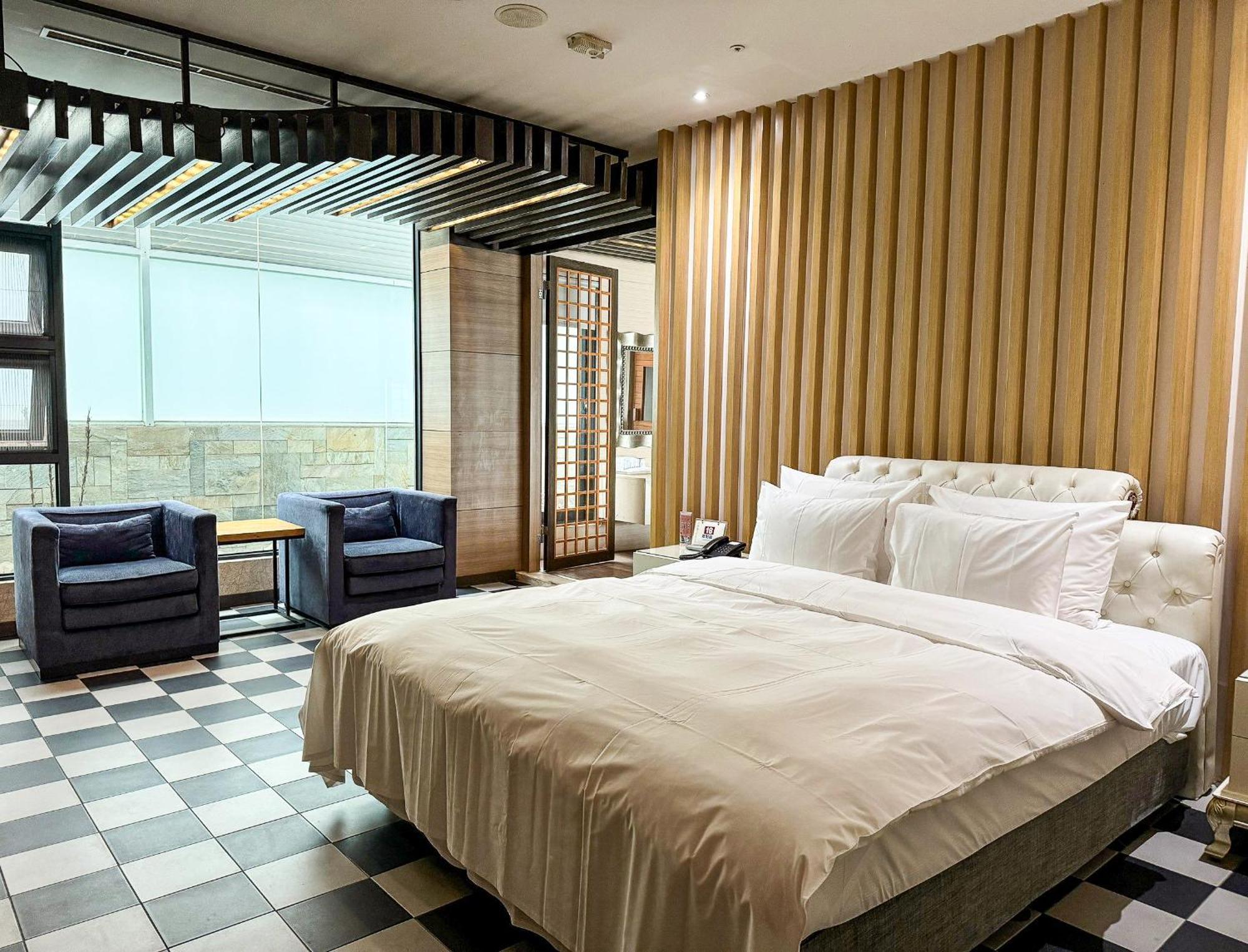 All-Ur Boutique Motel - Taichung Branch Eksteriør bilde